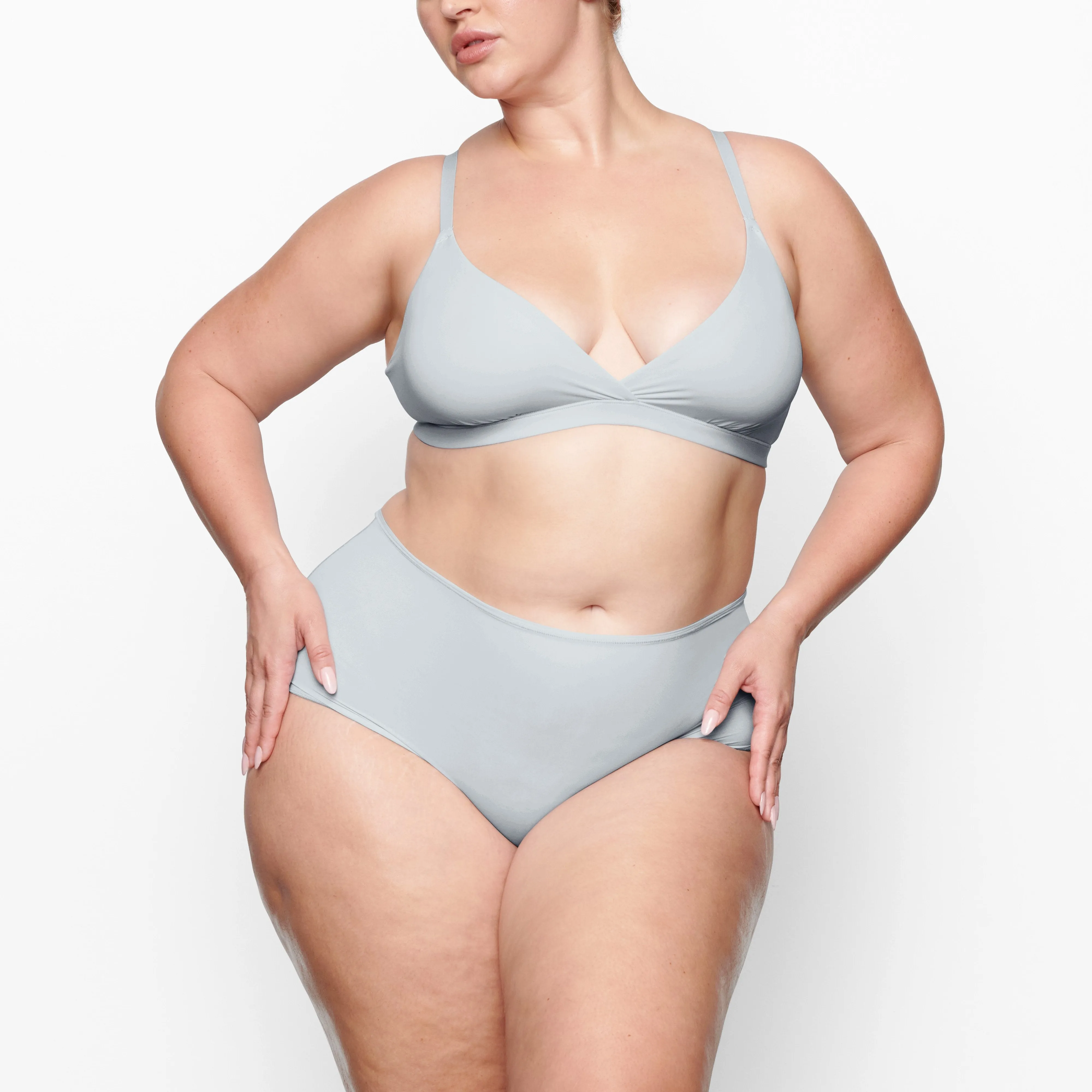 FITS EVERYBODY CROSSOVER BRALETTE | SKY