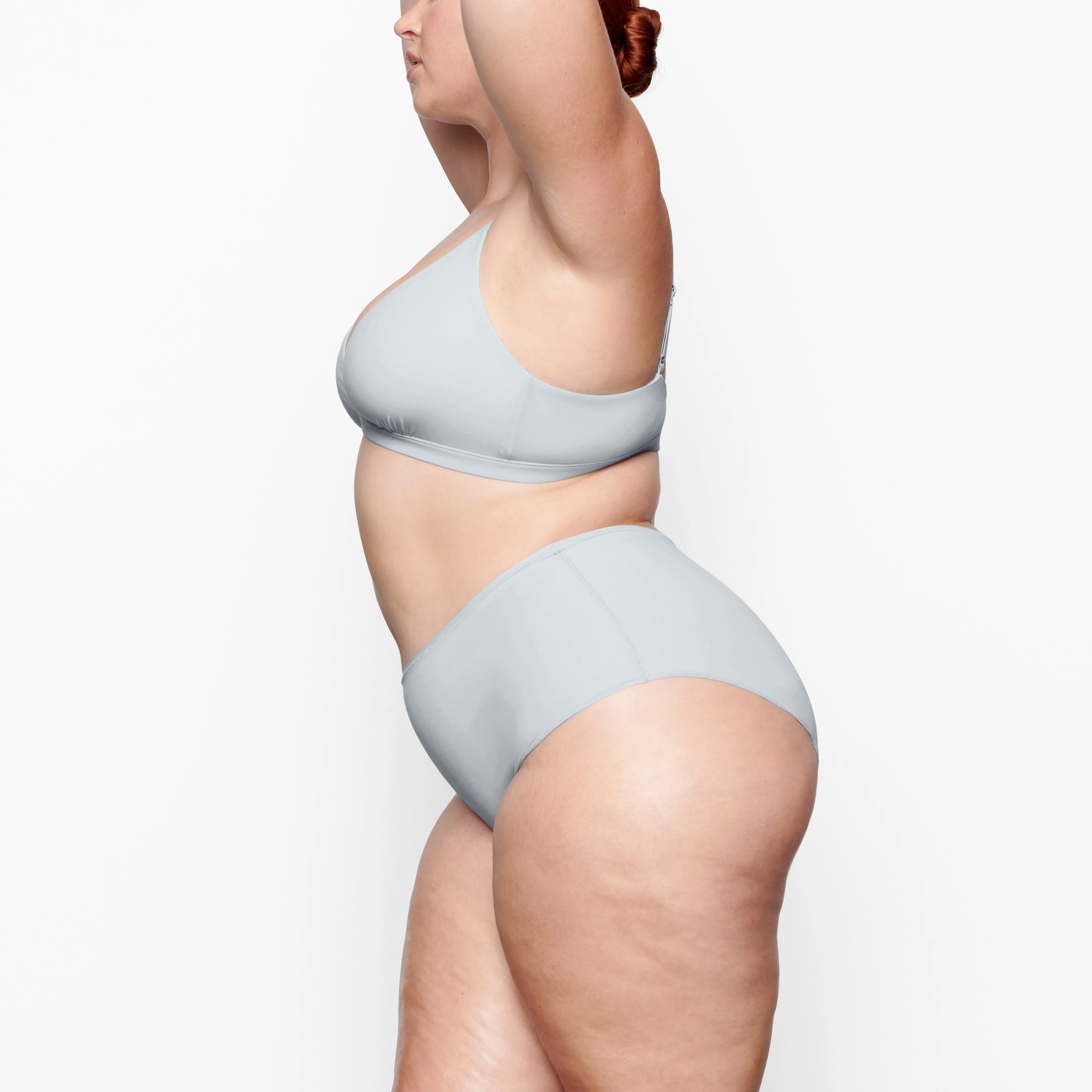 FITS EVERYBODY CROSSOVER BRALETTE | SKY